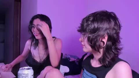 Snapshot of twilightmuses chatting on 11-14-25, 10:07 Eve Lili online show from 11-14-25, 10:07