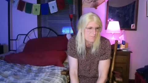Kitten online show from 01-16-26, 01:09