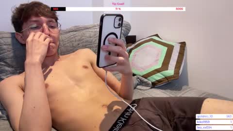 Snapshot of twinkie_19_004 chatting on 11-15-25, 05:27 Santiago online show from 11-15-25, 05:27