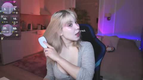 Snapshot of twinkle_toes_ chatting on 11-06-25, 11:00 Eva online show from 11-06-25, 11:00