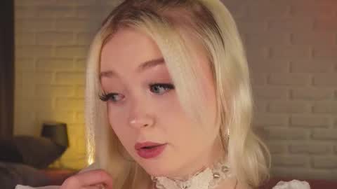 twinklefluff online show from 10-17-25, 04:09