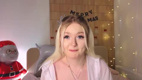 twinklefluff online show from 12-21-25, 04:03