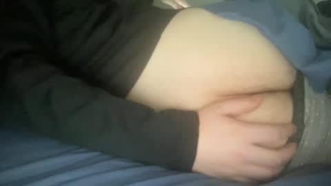 Snapshot of twinkmikexxx12 chatting on 10-24-25, 06:04 mike online show from 10-24-25, 06:04