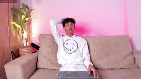 Snapshot of twinksboys_23 chatting on 10-28-25, 11:25 twinksboys_23 online show from 10-28-25, 11:25