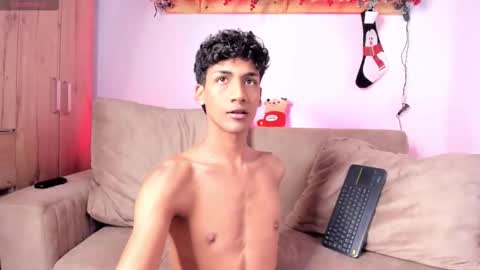 Snapshot of twinksboys_23 chatting on 11-18-25, 02:43 twinksboys_23 online show from 11-18-25, 02:43