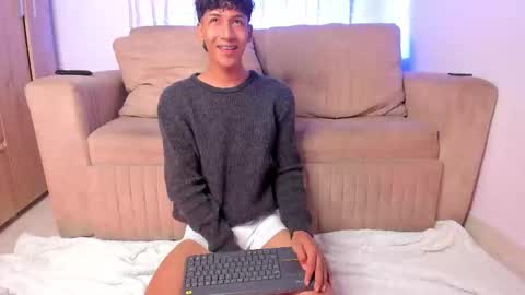 Snapshot of twinksboys_23 chatting on 01-05-26, 07:28 twinksboys_23 online show from 01-05-26, 07:28