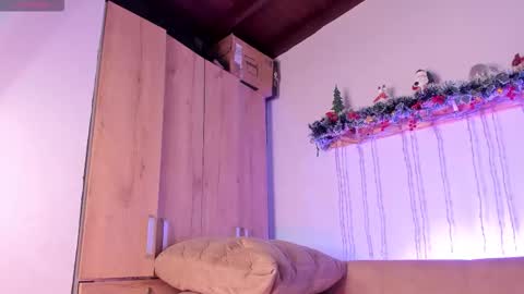 Snapshot of twinksboys_23 chatting on 01-10-26, 08:43 twinksboys_23 online show from 01-10-26, 08:43