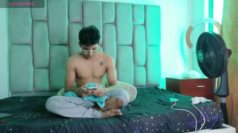 twinksecrets_ online show from 05-11-26, 04:04