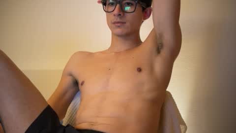 Snapshot of twinksweetlovehot chatting on 01-24-25, 06:35 twinksweetlovehot online show from 01-24-25, 06:35