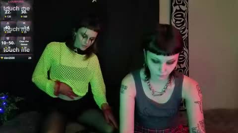 Snapshot of twins_terror chatting on 11-21-25, 03:22 Sin and Skin online show from 11-21-25, 03:22