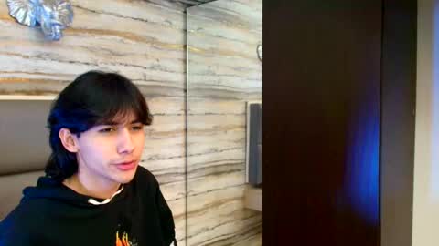 twinslovers_ online show from 11-04-25, 10:20