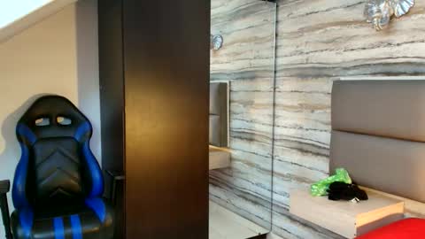 twinslovers_ online show from 01-19-26, 03:32