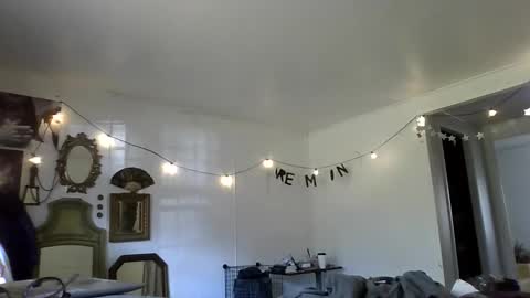 twizzytoxic22 online show from 11-05-25, 07:36