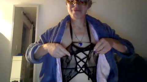 Snapshot of twoboobsonepenis chatting on 06-11-26, 04:10 twoboobsonepenis online show from 06-11-26, 04:10