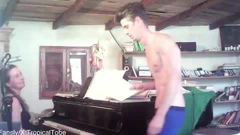 Snapshot of twoforallprivate chatting on 02-13-26, 06:15 TobeBritta online show from 02-13-26, 06:15