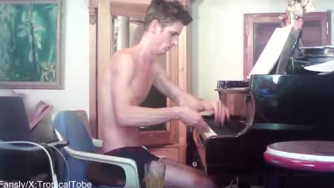 Snapshot of twoforallprivate chatting on 02-17-26, 05:52 TobeBritta online show from 02-17-26, 05:52