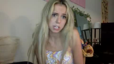 Snapshot of twofrens chatting on 05-25-26, 10:27 twofrens online show from 05-25-26, 10:27