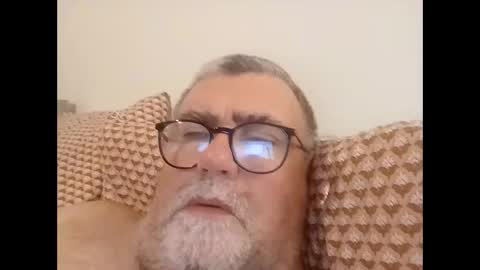 twohats2810 online show from 12-19-25, 07:54