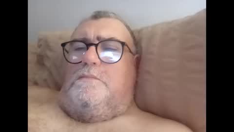 twohats2810 online show from 02-04-26, 04:35