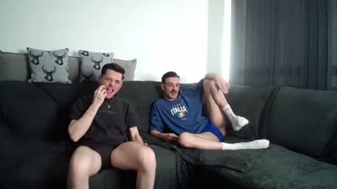 Snapshot of twotwinkhusbands chatting on 06-10-26, 06:18 RyanRowan online show from 06-10-26, 06:18