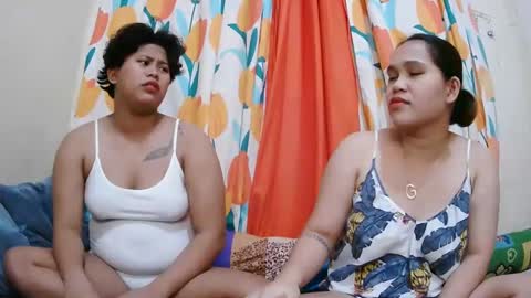 Snapshot of twowetcuties chatting on 02-01-25, 06:00 Lyn and lea online show from 02-01-25, 06:00