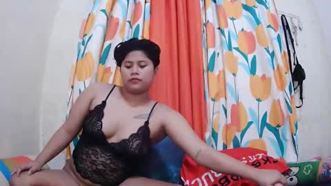 Snapshot of twowetcuties chatting on 02-20-25, 05:44 Lyn and lea online show from 02-20-25, 05:44