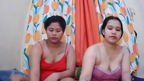 Snapshot of twowetcuties chatting on 02-25-25, 11:44 Lyn and lea online show from 02-25-25, 11:44