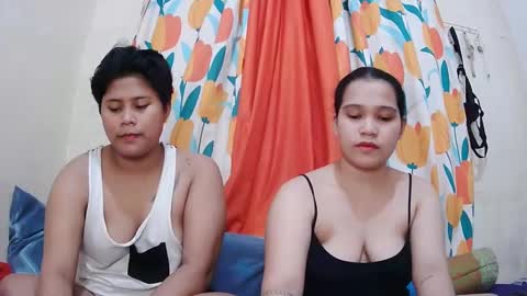 Snapshot of twowetcuties chatting on 03-04-25, 06:04 Lyn and lea online show from 03-04-25, 06:04