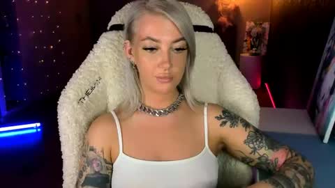 Snapshot of tykioty_miley chatting on 06-24-26, 03:44 Miley online show from 06-24-26, 03:44