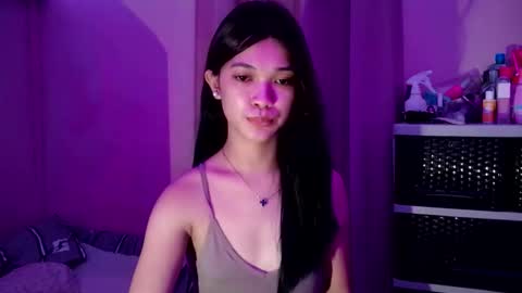 Snapshot of tyladine chatting on 10-05-25, 08:23 tyladine online show from 10-05-25, 08:23