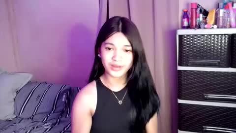 Snapshot of tyladine chatting on 10-08-25, 07:17 tyladine online show from 10-08-25, 07:17