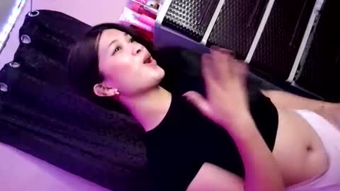 Snapshot of tyladine chatting on 10-31-25, 03:35 tyladine online show from 10-31-25, 03:35