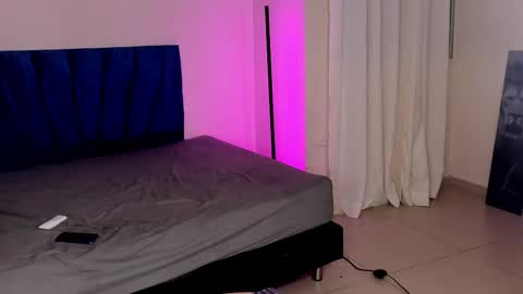 tyler_bell_ online show from 04-11-26, 07:45