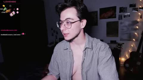 Snapshot of tyler_bergg chatting on 06-08-26, 06:30 tyler berg online show from 06-08-26, 06:30