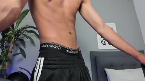 Snapshot of tyler_fox_ chatting on 04-23-26, 10:01 Tyler Fox online show from 04-23-26, 10:01