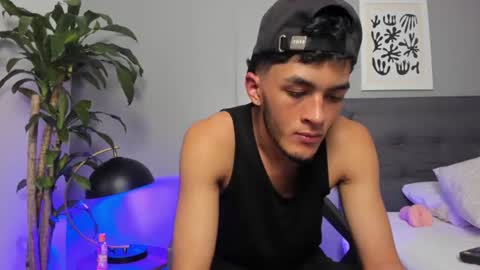Snapshot of tyler_fox_ chatting on 06-14-26, 06:04 Tyler Fox online show from 06-14-26, 06:04