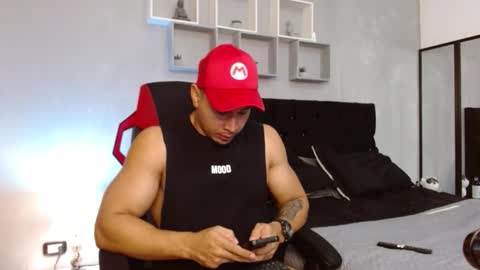 tyler_hank1 online show from 11-02-25, 10:34