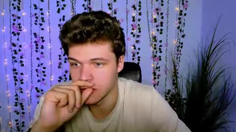 Snapshot of tyler_sparks_ chatting on 09-21-25, 06:42 tyler_sparks_ online show from 09-21-25, 06:42