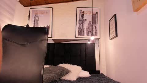       online show from 10-18-25, 03:09