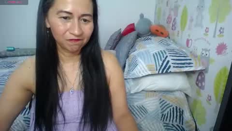 Snapshot of tyna_b chatting on 06-14-26, 03:03 Tyna online show from 06-14-26, 03:03