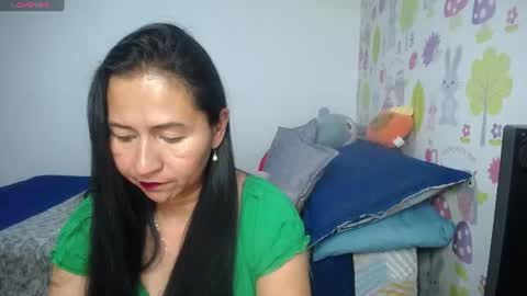 Snapshot of tyna_b chatting on 06-19-26, 10:35 Tyna online show from 06-19-26, 10:35