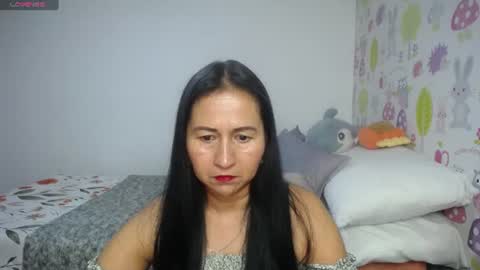 Snapshot of tyna_b chatting on 07-12-26, 08:33 Tyna online show from 07-12-26, 08:33