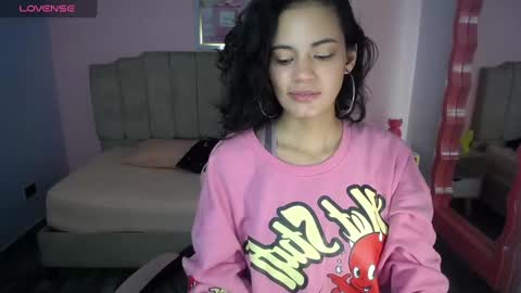 Snapshot of tyna_ch chatting on 12-19-24, 10:42 TYNA online show from 12-19-24, 10:42
