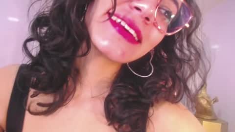 Snapshot of tyna_ch chatting on 01-04-25, 10:24 TYNA online show from 01-04-25, 10:24