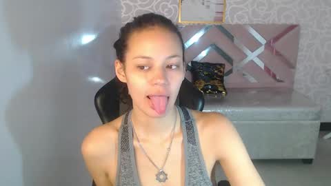 Snapshot of tyna_ch chatting on 09-08-25, 05:01 TYNA online show from 09-08-25, 05:01