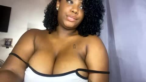 Snapshot of tyra_privacy chatting on 03-11-25, 02:32 Tyra privacy online show from 03-11-25, 02:32