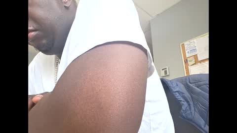 Snapshot of tyroneall chatting on 05-28-26, 01:19 tyroneall online show from 05-28-26, 01:19