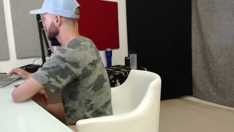 Tyrone Mattias online show from 02-23-25, 01:02