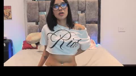 Snapshot of u4e_meg chatting on 05-29-26, 06:11 u4e megs online show from 05-29-26, 06:11