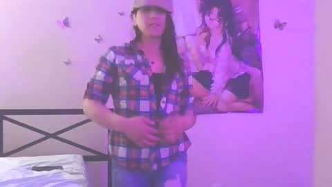 Snapshot of uandme_baby chatting on 02-22-25, 09:23 Azelia B online show from 02-22-25, 09:23